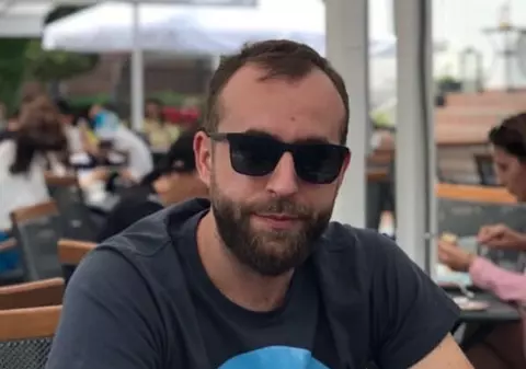 Cine e polițistul din Pitești care și-ar fi omorât copilul de 3 ani, apoi s-ar fi sinucis. Presa locală scrie că tatăl său este un politician