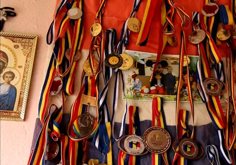 Un copil de 10 ani parcurge câte 20 de kilometri pentru a-și urma visul!