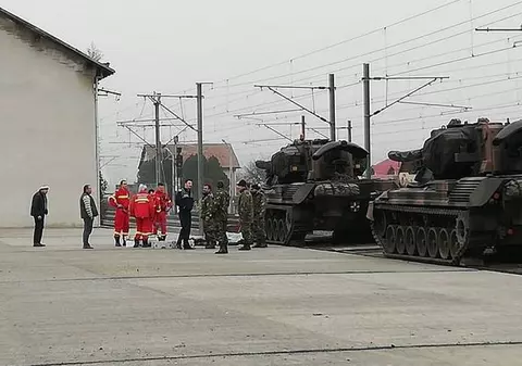 VIDEO / Tragedie în Alba Iulia! Un militar a murit electrocutat, în timp ce descărca tancurile pentru Parada de 1 Decembrie