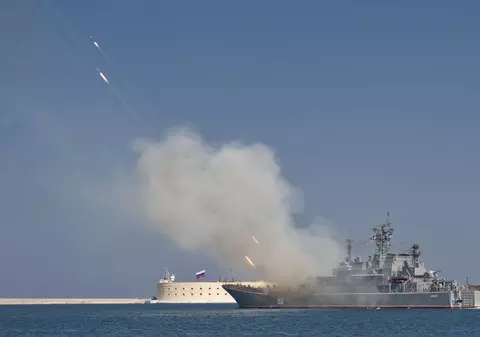 UPDATE/ Incident grav în Marea Neagră! Rusia a deschis focul și a capturat trei nave ucrainene în largul Peninsulei Crimeea