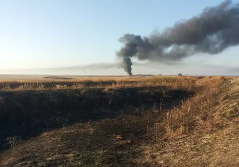 O cisternă cu trei tone de motorină a luat foc în Vrancea. Incendiul este violent