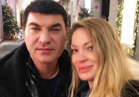 Valentina Pelinel și-a etalat mândră burtica de gravidă, în luna a șasea. Vedeta este însărcinată cu gemene