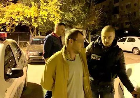 Incendiul din Complexul Studențesc Timișoara ar fi fost provocat de un piroman. A incendiat mai multe tomberoane iar acum a fost prins