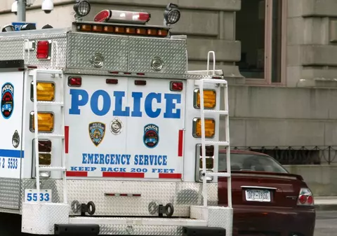 Un bătrân de 102 ani a murit după ce a rămas blocat trei zile pe acoperișul casei sale