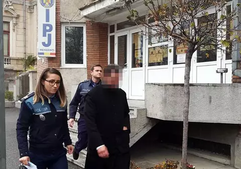Un hoț îmbrăcat în haine de preot a fost prins furând din biserici. Ce pagubă a făcut