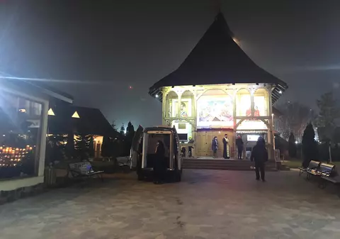 Ultimele pregăriri înainte de sfinţire. Zeci de mii de oameni sunt aşteptaţi duminică la Catedrala Mântuirii Neamului. Unde vor putea urmări slujba