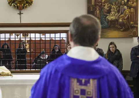 Un preot a jucat banii parohiei la jocuri de noroc