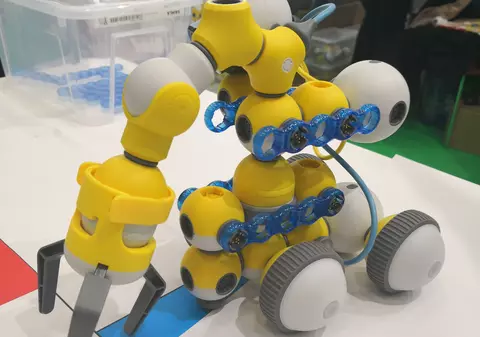 FOTO/ Am testat jucăriile viitorului: realitate augmentata, jocuri de cooperare, construcție și roboți!