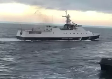 VIDEO | Momentul în care navele Ucrainei au fost urmărite de marina Rusiei, înainte de lansarea atacului