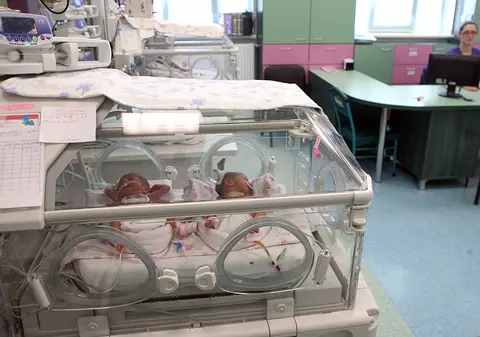 Rata mortalității infantile din România, de două ori mai mare decât în UE