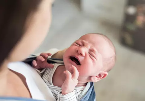 Nou-născuţii ar putea primi din nou trusou. Haine, scutece şi produse de îngrijire de la stat