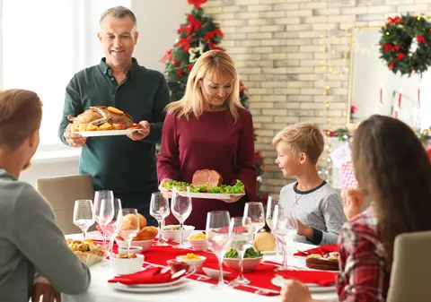 4 sfaturi practice care te vor ajuta să planifici o masă de Crăciun cu care să impresionezi