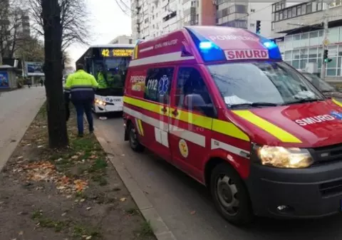 Un bărbat din Iași și-a rupt mâna în autobuz, din cauza unei frâne bruște