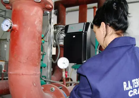 FOTO/ Peste 200.000 de craioveni nu au căldură în apartamente după ce un cazan al CE Oltenia a crăpat din nou. Spitalele și școlile vor fi încălzite cu calorifere electrice sau cu aparate de aer condiționat