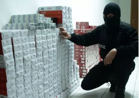 Cum a fost prins moldoveanul cu depozitul de țigări de contrabandă. A uitat să semnalizeze