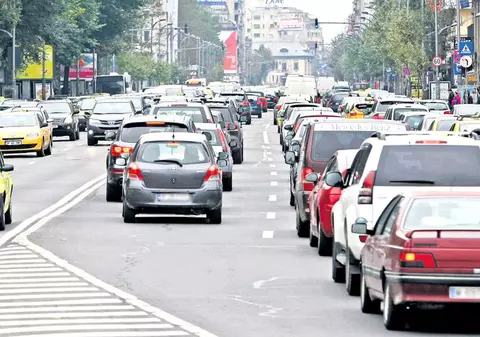 Cum ai putea fi sancționat chiar și atunci când nu te vede polițistul că depășești pe linie continuă sau treci pe roșu