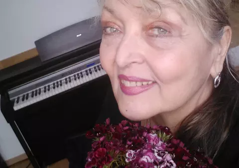 Cântăreața și profa de canto Viorela Filip revine în muzică, după 12 ani! Lansează un CD dedicat soțului ei