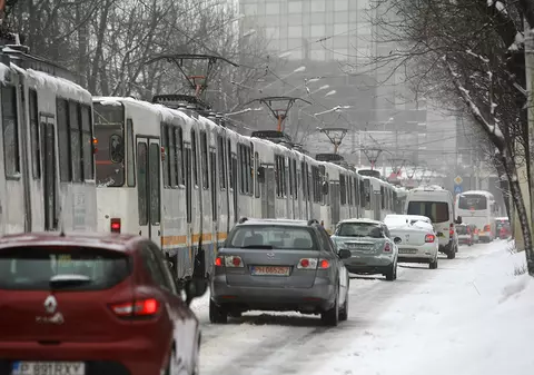 Tramvaiele 41 din Capitală au fost blocate vineri dimineață. Circulația a fost reluată după aproape 4 ore