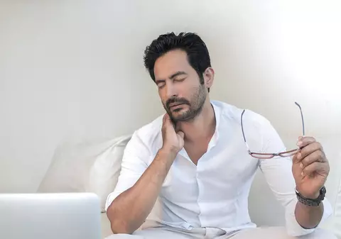 (Publicitate) Cum să ameliorezi simptomele spondilozei cervicale cu ajutorul masajului terapeutic?