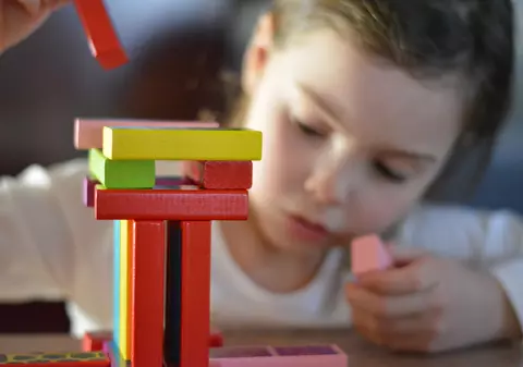 (Publicitate) Jucării educative pentru copii în funcție de vârstă