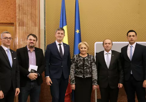 Dăncilă, după discuţia cu cei de la USR: „Întrevederea a avut loc ca urmare a apelurilor premierului la pace politică, dialog şi consens”