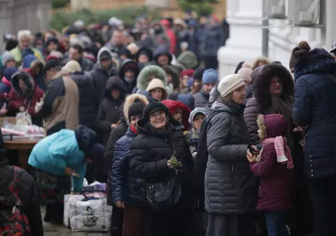 GALERIE FOTO / Credincioșii au stat la coadă, ca să se închine la moaștele Sfântului Nicolae din București
