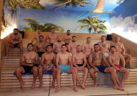 Rugbiștii de la CSM București și-au etalat tatuajele la bazin! ”Tarzan”, lider în junglă