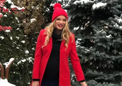 Valentina Pelinel s-a îngrășat 15 kilograme. Vedeta este însărcinată cu gemeni. “Mă mișc greu, am avut dureri“