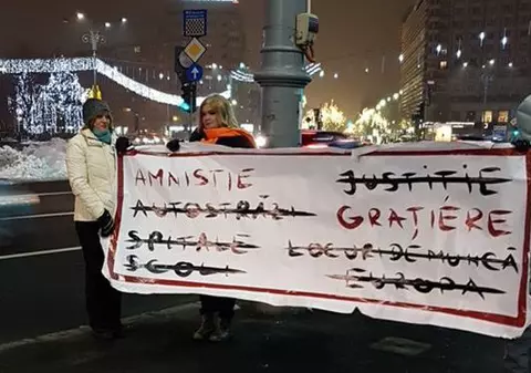 Cristina Țopescu a ieșit în stradă pentru a protesta, după ce i-a cerut iertare lui Tudor Chirilă că nu a putut fi prezentă în Piața Victoriei