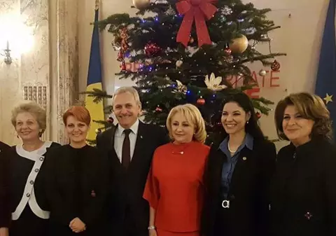 Liviu Dragnea, alături de Viorica Dăncilă într-o postare de Crăciun a deputaţilor PSD. Ce le urează social-democraţii românilor