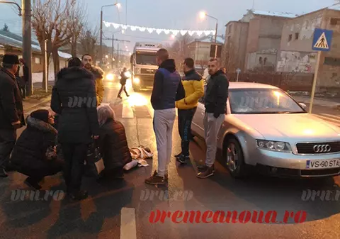 VIDEO / Tânără din Vaslui, lovită de o mașină pe trecerea de pietoni. Reacția incredibilă a șoferului, după accident