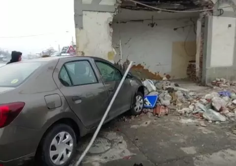 Doi șoferi din Craiova au nimerit, la doar câteva zile distanță, același zid! La al doilea accident a existat și o victimă colaterală