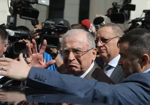 Scandal Ion Iliescu - Le Figaro. Fostul președinte neagă declarațiile făcute, în timp ce jurnalistul care l-a intervievat anunță că va publica înregistrarea
