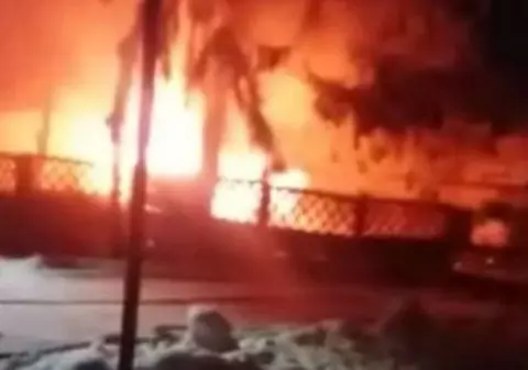 O ambulanță a explodat în Argeș. Mașina s-a făcut scrum după o misiune - VIDEO