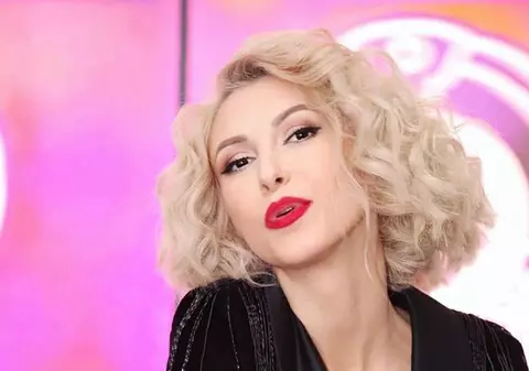 Andreea Bălan se umple de bani în noaptea dintre ani. Onorariul de Revelion sare de 3.500 de euro și are cinci spectacole