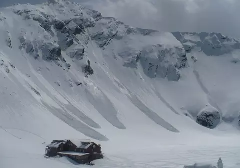 Strat de zăpadă de aproape doi metri la Bâlea Lac. Risc ridicat de avalanșe în Munții Făgăraș