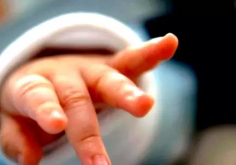 Bebelușul care a murit de COVID avea o lună și era din Anina. Precizările DSP