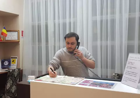 Consilierul judeţean din Vrancea care trăieşte de 16 ani în Italia şi vine mai des la şedinţe decât Marian Oprişan. Străbate lunar 4.300 km!