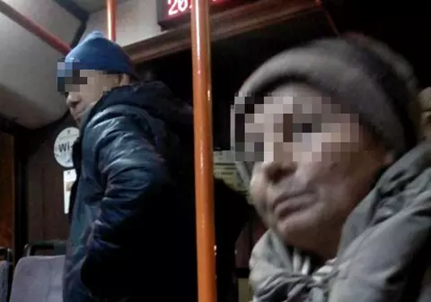 Bătrână umilită de un controlor care a prins-o fără bilet. Călătorii s-au revoltat, iar compania a luat imediat măsuri