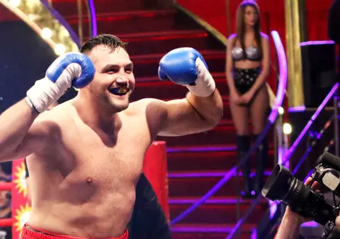 Cristian ”Hammer” Ciocan a câştigat titlul de campion WBO European la categoria grea