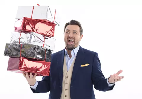 VIDEO/ Horia Brenciu se pregătește de Crăciun cu daruri multe pentru ce dragi. Are un adevărat ritual de împodobire a bradului