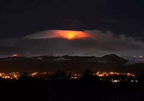 VIDEO | Vulcanul Etna a erupt din nou. A fost închis aeroportul din Catania