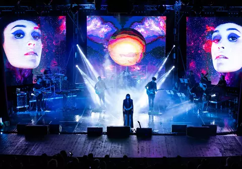 Irina Rimes a lansat cartea-album „COSMOS”. Maia Morgenstern i-a fost alături