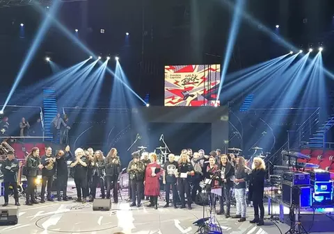 Iris, Compact B, Proconsul și Antract, plătiți de primărie pentru un spectacol ținut cu sala goală