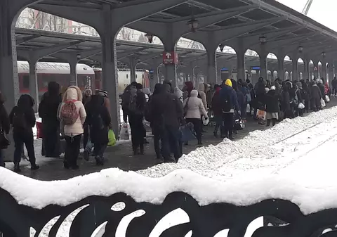 Aproape 500 de persoane sunt blocate pe peronul Gării de Nord din Bucureşti