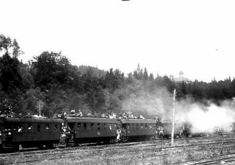 Fiță în 1918, praf în 2018. Calea ferată, liantul care a modernizat România după Marea Unire, e la pământ după 100 de ani și are nevoie de investiții. Trenurile circulă la viteze din anii 1870