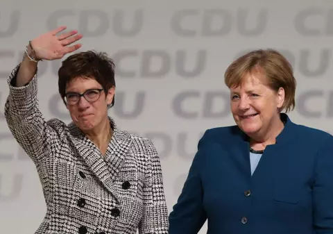 Femeia care îi ia locul Angelei Merkel la conducerea CDU. Cine este Annegret Kramp-Karrenbau