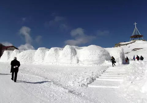 Au început lucrările pentru noul Hotel de Gheaţă de la Bâlea Lac