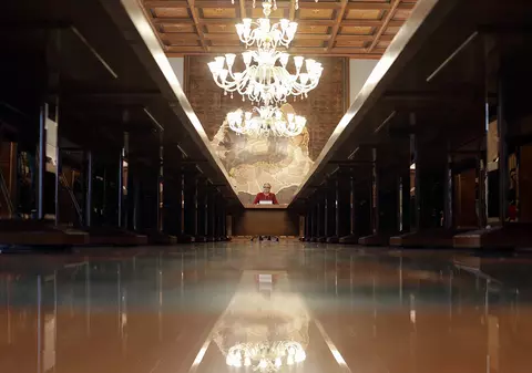 Viralele finalului de an: Viorica Dăncilă, parodiată de Toni Grecu și Nuami Dinescu. "Scrisoarea premierului către Moș Crăciun", citită pe scena Teatrului Național