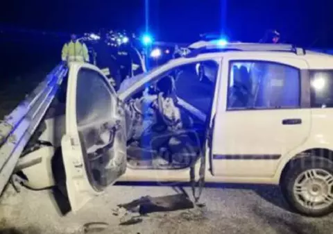 Un tir românesc a spulberat un autoturism în care se afla o familie de italieni. Autoturismul a luat foc